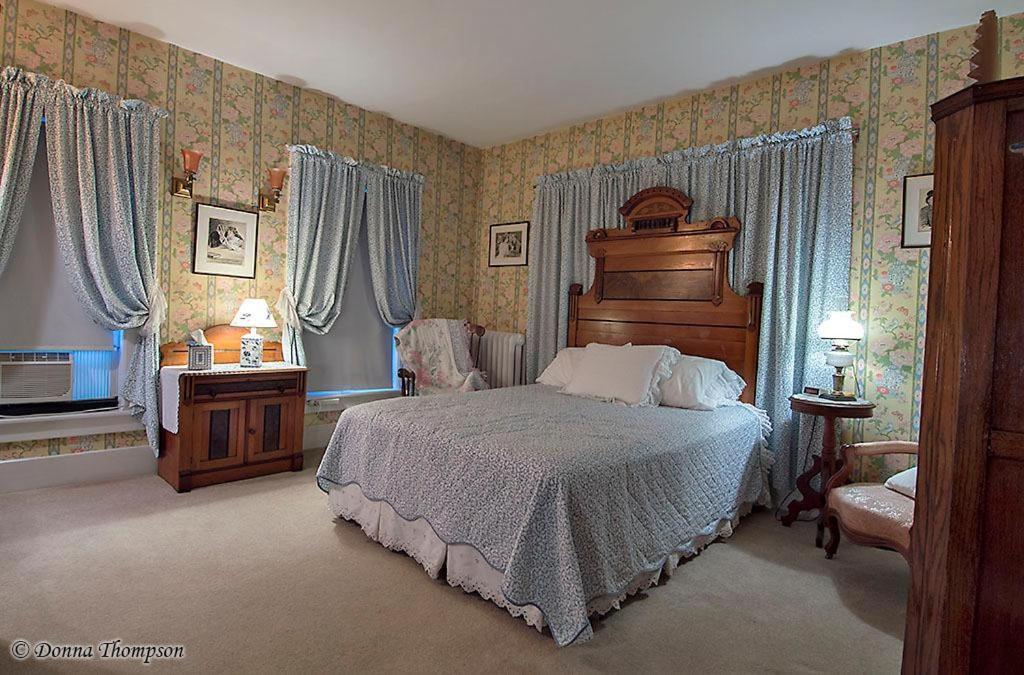 קורנינג Rosewood Inn מראה חיצוני תמונה