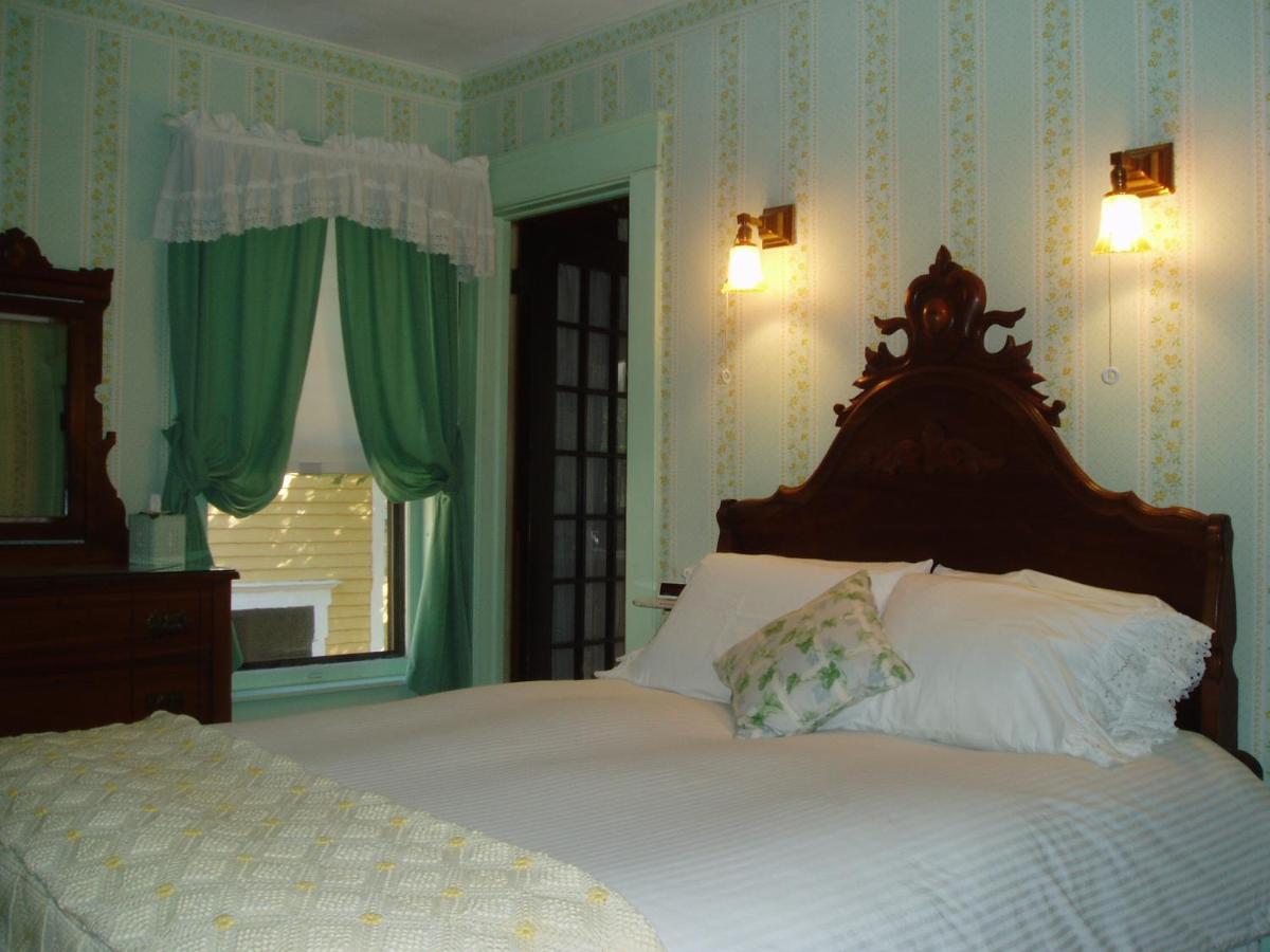 קורנינג Rosewood Inn מראה חיצוני תמונה