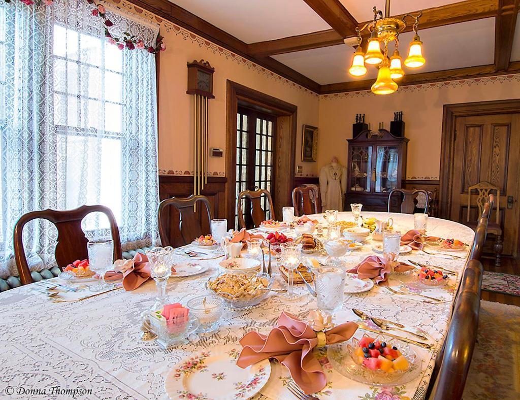 קורנינג Rosewood Inn מראה חיצוני תמונה